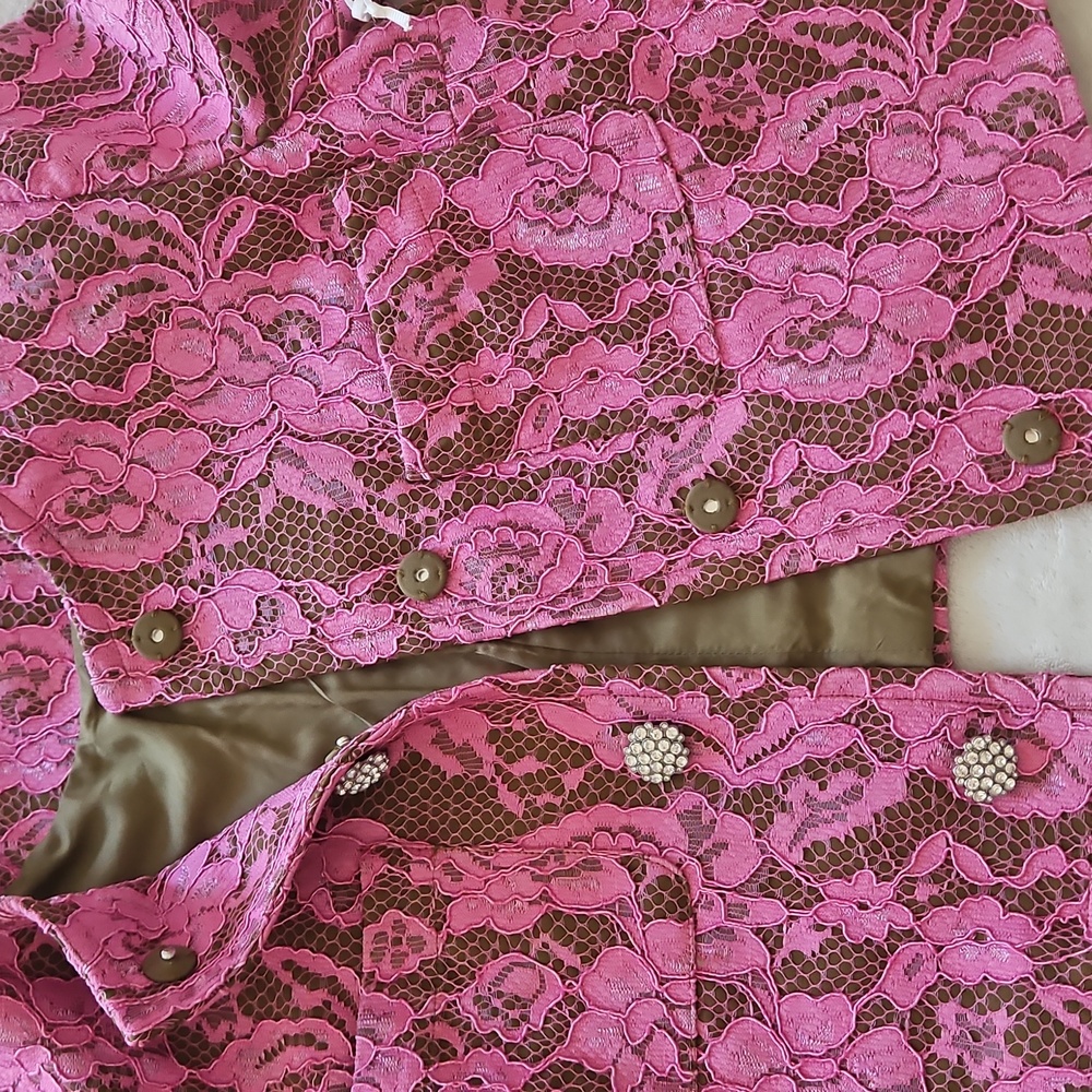 CeCe Antique Olive W/Pink Lace/ Rhinestone Button Cropped Collarless Jacket: XS - Picture 11 of 16
